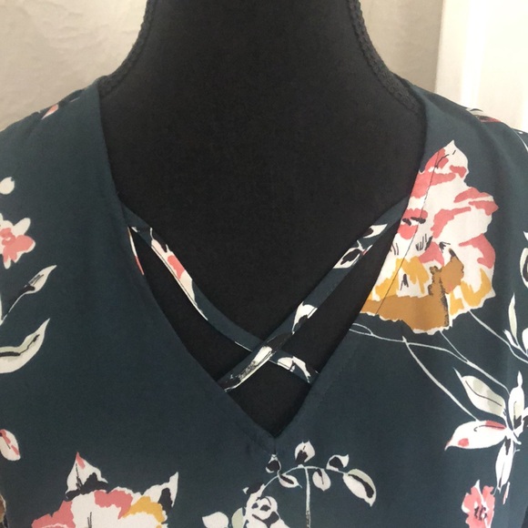 Ladies Maurices Green Floral T-Shirt Blouse - Size Small - Picture 2 of 7